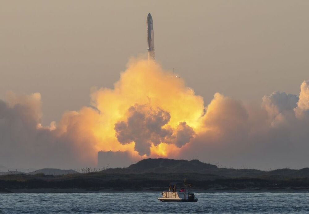 La meganave Starship logra despegar pero explota de nuevo