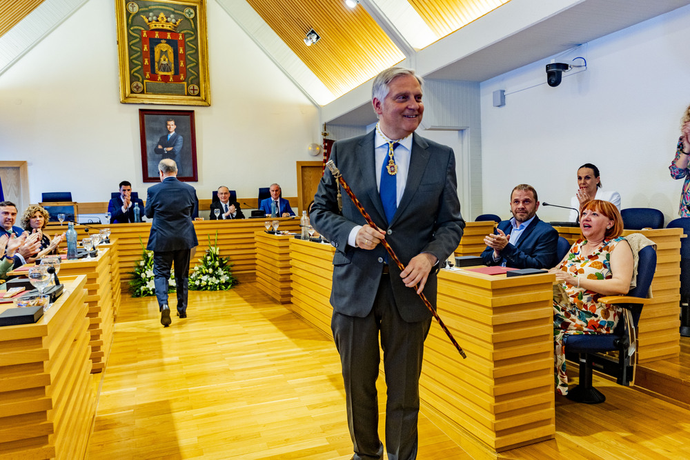 Toma de posesión de Francisco Cañizares como alcalde de Ciudad Real,, foto de la nueva cooporación municipal en la Plaza Mayor de Ciudad Real