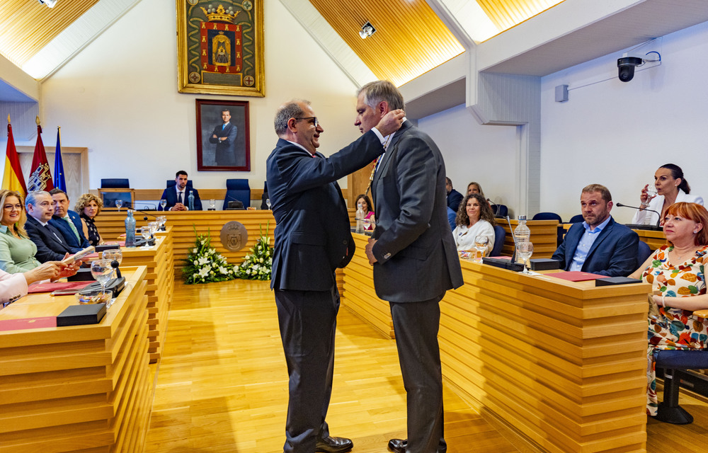 Toma de posesión de Francisco Cañizares como alcalde de Ciudad Real,, foto de la nueva cooporación municipal en la Plaza Mayor de Ciudad Real  / RUEDA VILLAVERDE