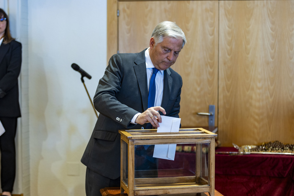 Toma de posesión de Francisco Cañizares como alcalde de Ciudad Real,, foto de la nueva cooporación municipal en la Plaza Mayor de Ciudad Real  / RUEDA VILLAVERDE