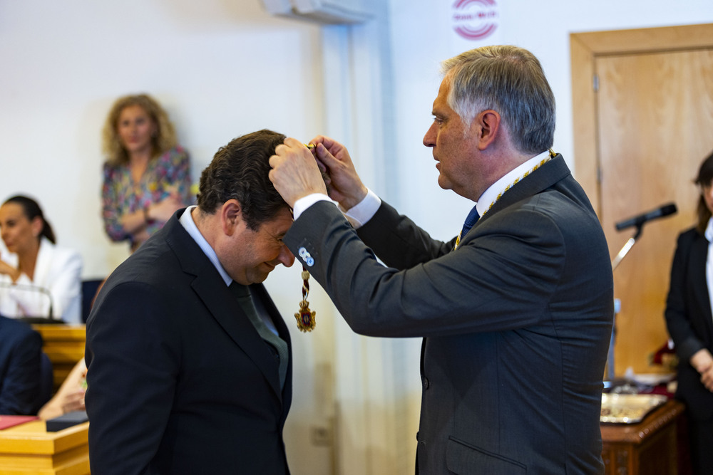 Toma de posesión de Francisco Cañizares como alcalde de Ciudad Real,, foto de la nueva cooporación municipal en la Plaza Mayor de Ciudad Real  / RUEDA VILLAVERDE