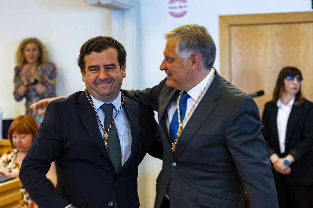 Toma de posesión de Francisco Cañizares como alcalde de Ciudad Real,, foto de la nueva cooporación municipal en la Plaza Mayor de Ciudad Real  / RUEDA VILLAVERDE