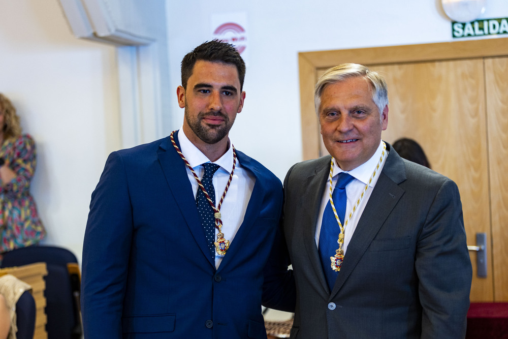 Toma de posesión de Francisco Cañizares como alcalde de Ciudad Real,, foto de la nueva cooporación municipal en la Plaza Mayor de Ciudad Real  / RUEDA VILLAVERDE