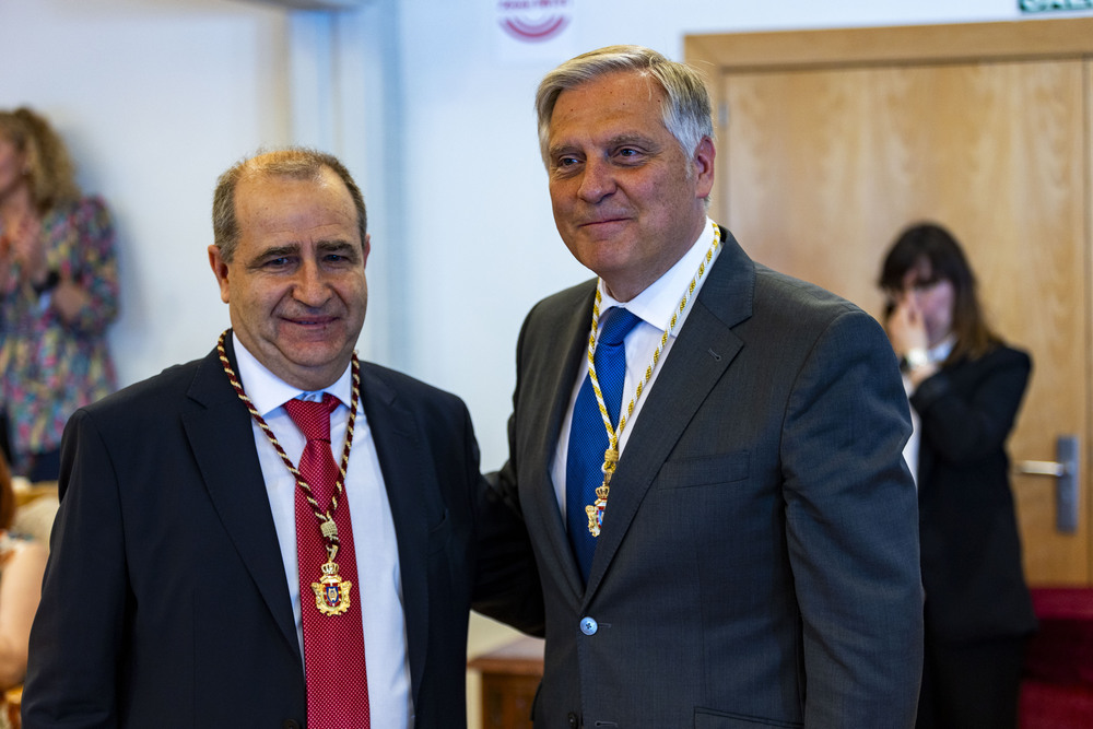 Toma de posesión de Francisco Cañizares como alcalde de Ciudad Real,, foto de la nueva cooporación municipal en la Plaza Mayor de Ciudad Real  / RUEDA VILLAVERDE