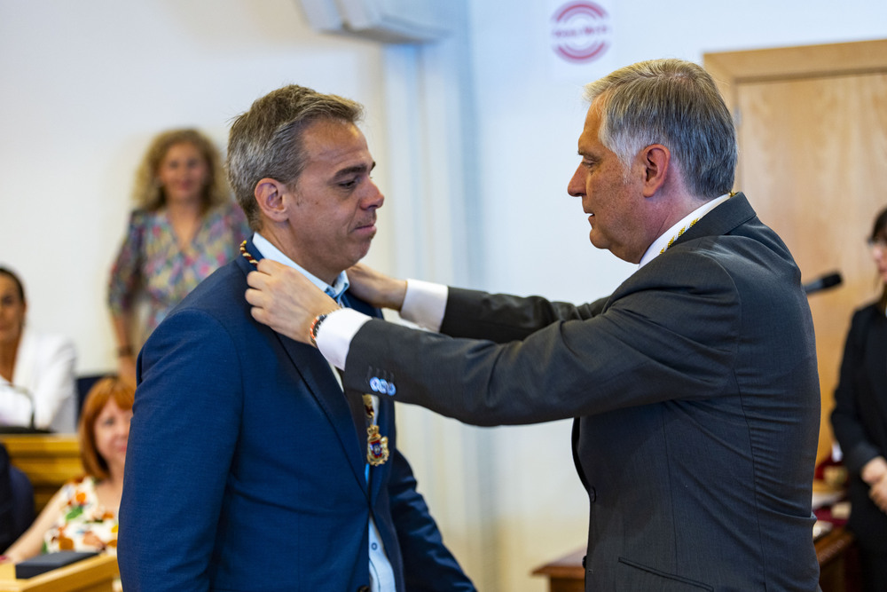 Toma de posesión de Francisco Cañizares como alcalde de Ciudad Real,, foto de la nueva cooporación municipal en la Plaza Mayor de Ciudad Real  / RUEDA VILLAVERDE