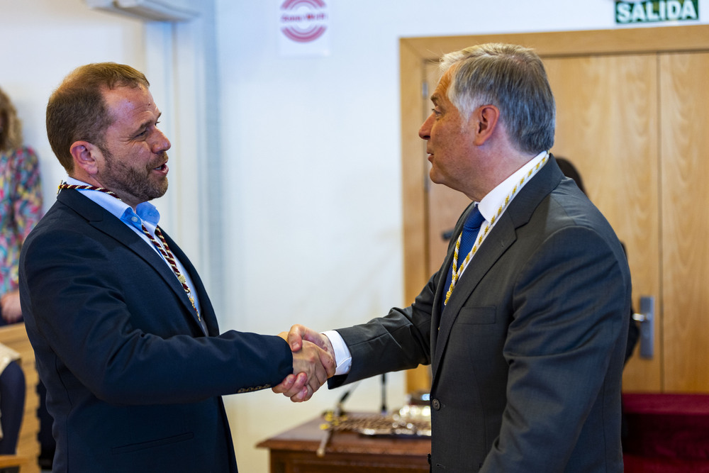 Toma de posesión de Francisco Cañizares como alcalde de Ciudad Real,, foto de la nueva cooporación municipal en la Plaza Mayor de Ciudad Real  / RUEDA VILLAVERDE