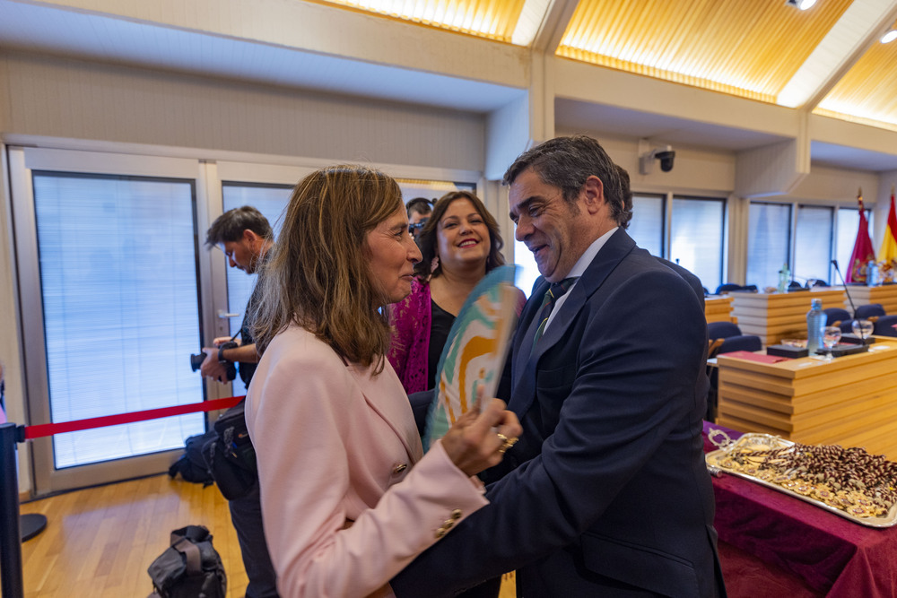 Toma de posesión de Francisco Cañizares como alcalde de Ciudad Real,, foto de la nueva cooporación municipal en la Plaza Mayor de Ciudad Real  / RUEDA VILLAVERDE