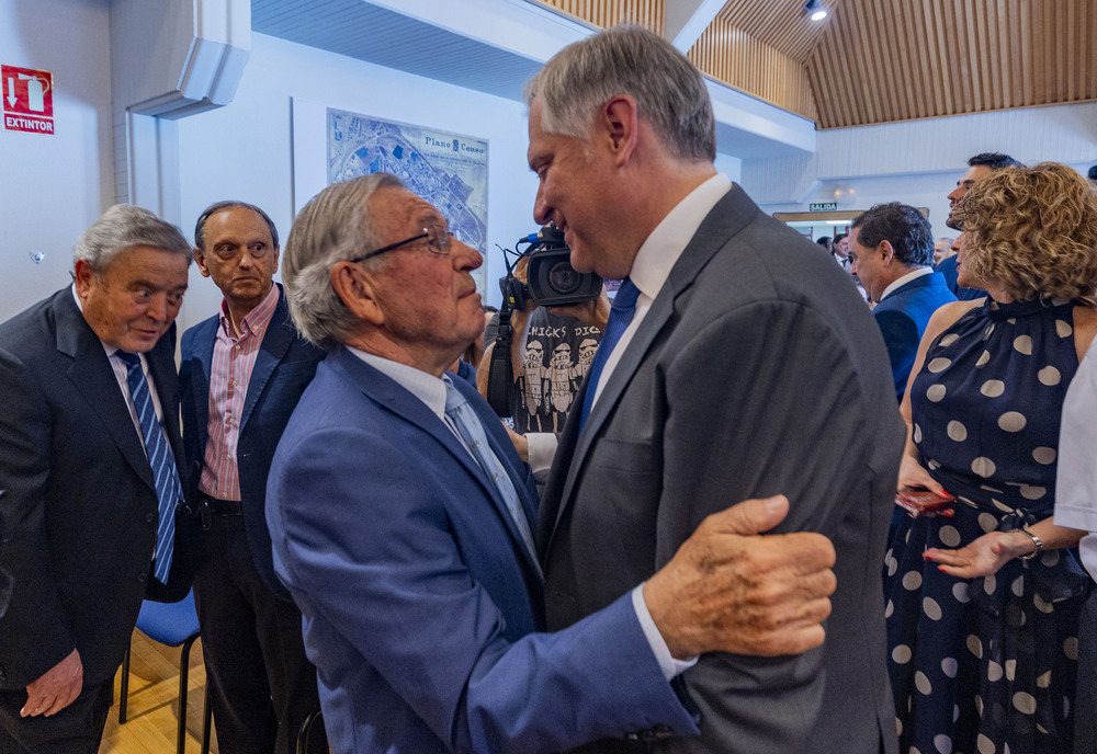 Toma de posesión de Francisco Cañizares como alcalde de Ciudad Real,, foto de la nueva cooporación municipal en la Plaza Mayor de Ciudad Real  / RUEDA VILLAVERDE