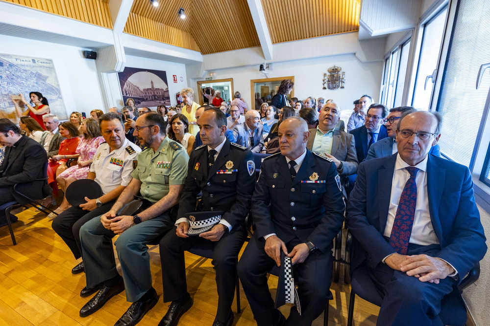 Toma de posesión de Francisco Cañizares como alcalde de Ciudad Real,, foto de la nueva cooporación municipal en la Plaza Mayor de Ciudad Real  / RUEDA VILLAVERDE