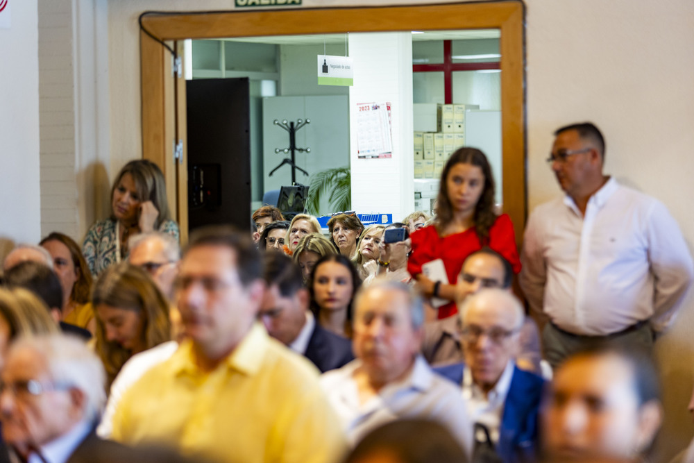 Toma de posesión de Francisco Cañizares como alcalde de Ciudad Real,, foto de la nueva cooporación municipal en la Plaza Mayor de Ciudad Real  / RUEDA VILLAVERDE