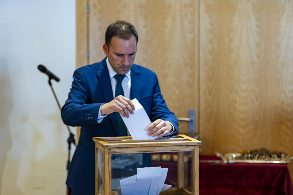 Toma de posesión de Francisco Cañizares como alcalde de Ciudad Real,, foto de la nueva cooporación municipal en la Plaza Mayor de Ciudad Real  / RUEDA VILLAVERDE