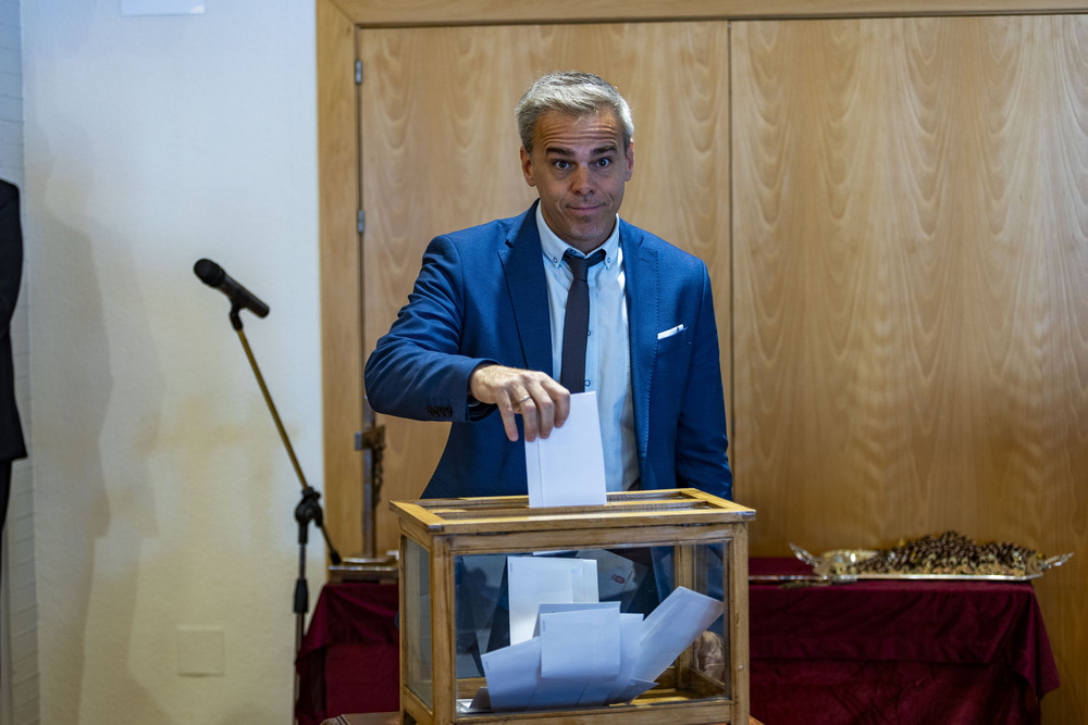 Toma de posesión de Francisco Cañizares como alcalde de Ciudad Real,, foto de la nueva cooporación municipal en la Plaza Mayor de Ciudad Real  / RUEDA VILLAVERDE