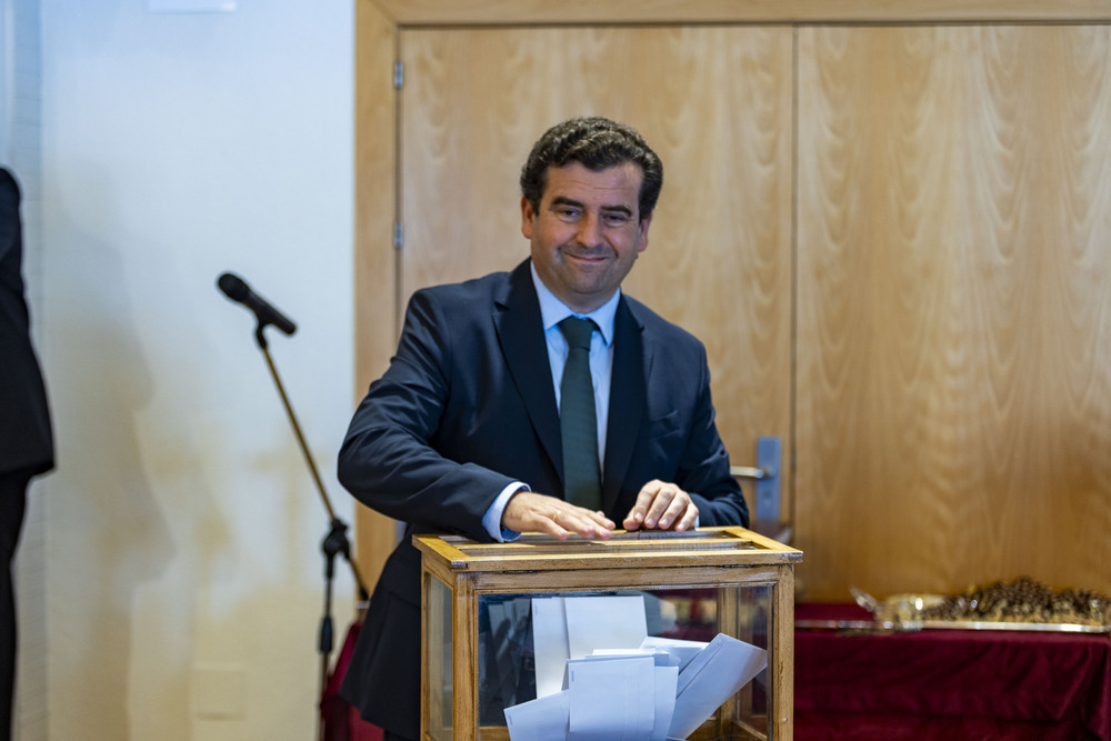 Toma de posesión de Francisco Cañizares como alcalde de Ciudad Real,, foto de la nueva cooporación municipal en la Plaza Mayor de Ciudad Real  / RUEDA VILLAVERDE