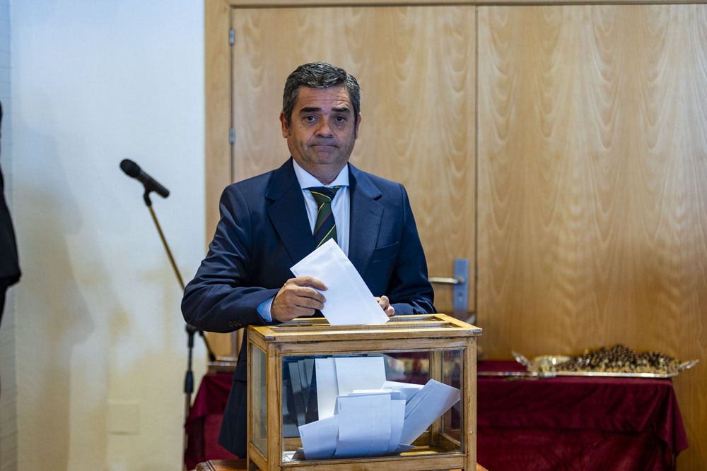 Toma de posesión de Francisco Cañizares como alcalde de Ciudad Real,, foto de la nueva cooporación municipal en la Plaza Mayor de Ciudad Real  / RUEDA VILLAVERDE