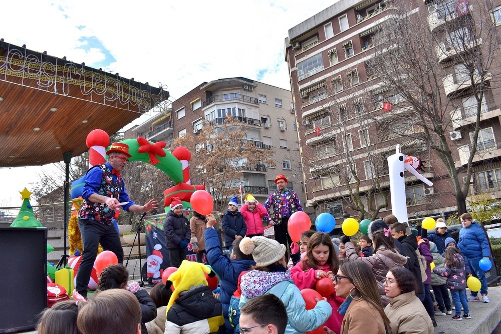 'Los Narizotas' llenan de sonrisa el Paseo de San Gregorio