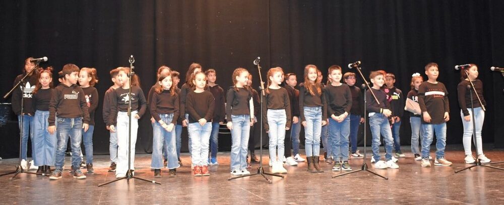 Escolares de ocho centros cantan a la Navidad