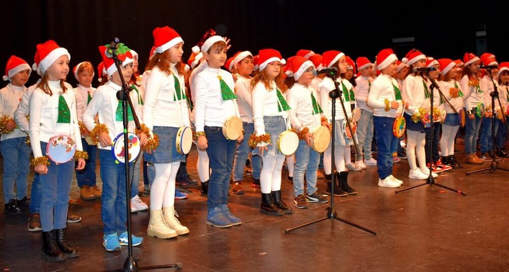 Escolares de ocho centros cantan a la Navidad