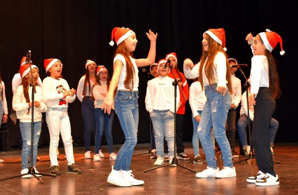 Escolares de ocho centros cantan a la Navidad