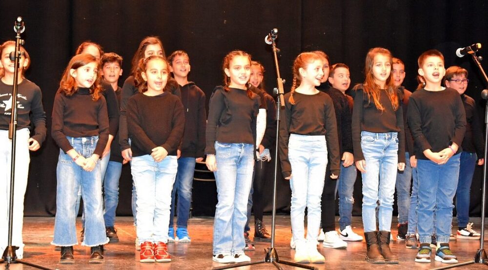 Escolares de ocho centros cantan a la Navidad