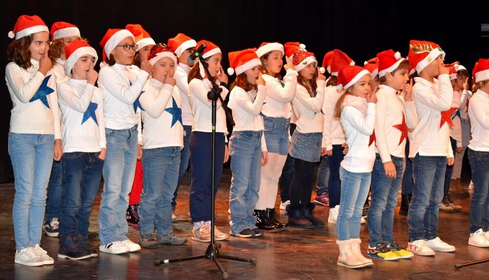 Escolares de ocho centros cantan a la Navidad