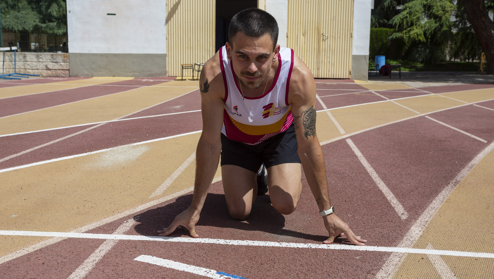 José González.