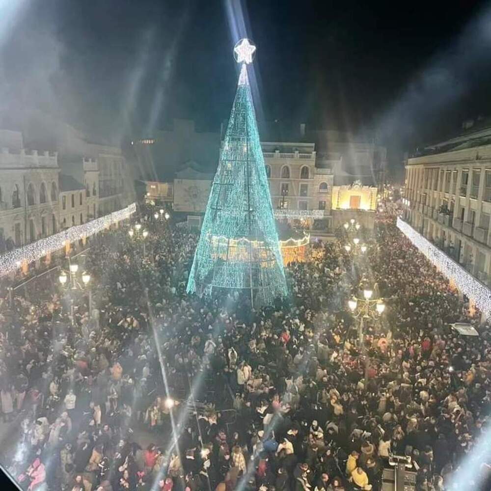 3.500 personas asisten al alumbrado navideño