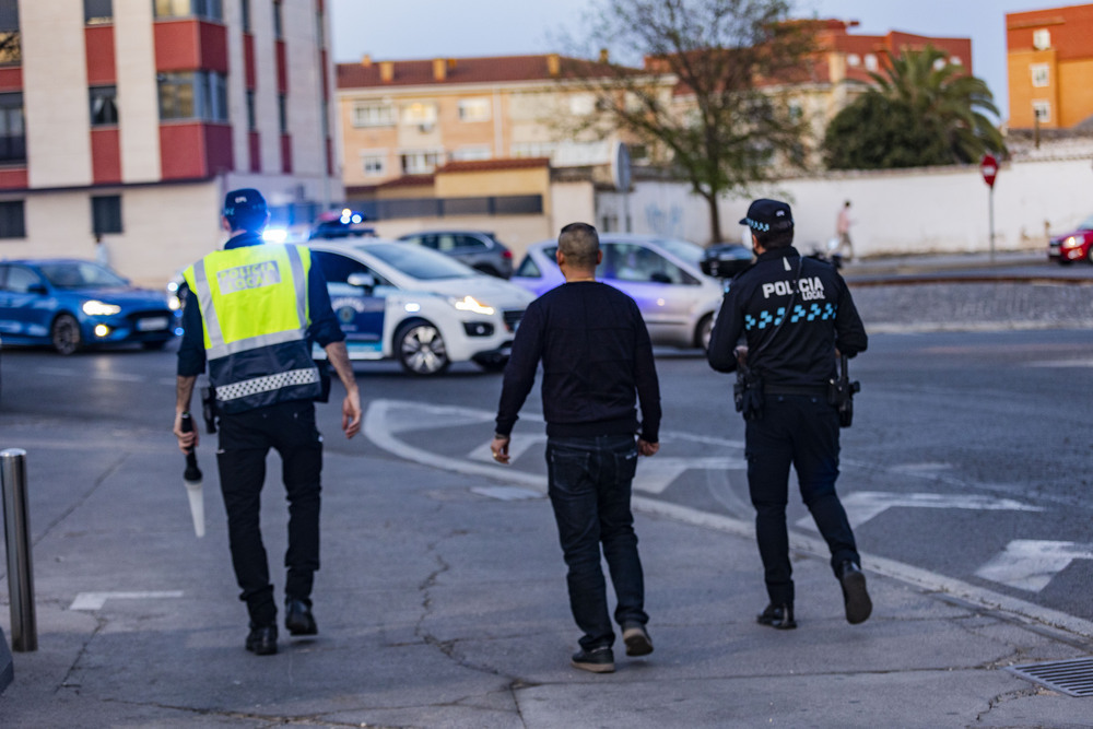 El conductor va detenido por la Policía Local