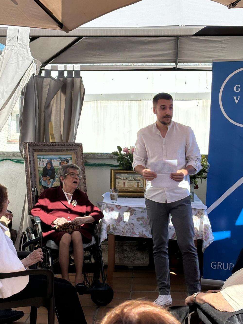 La pintora Gloria Merino es homenajeada en su residencia