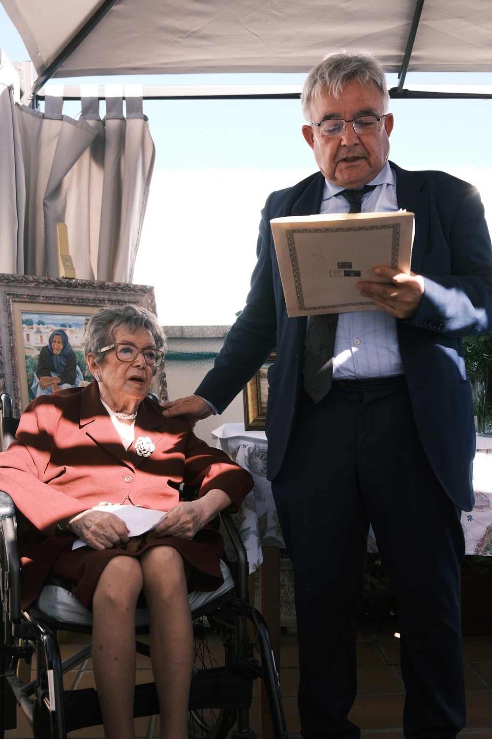 La pintora Gloria Merino es homenajeada en su residencia