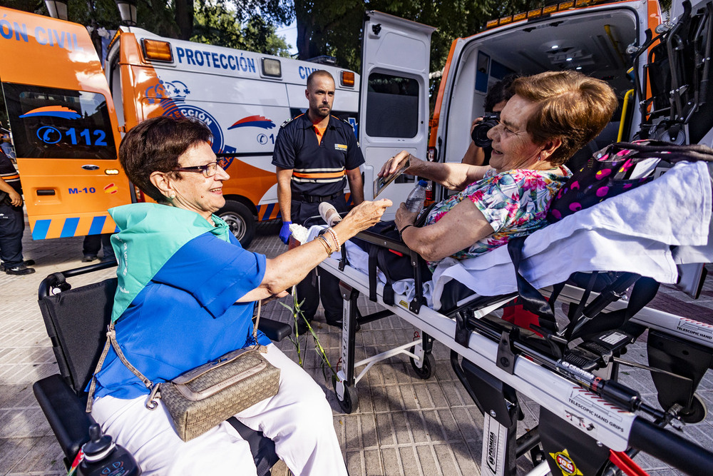 Más de 200 personas asisten a la Caravana Blanca