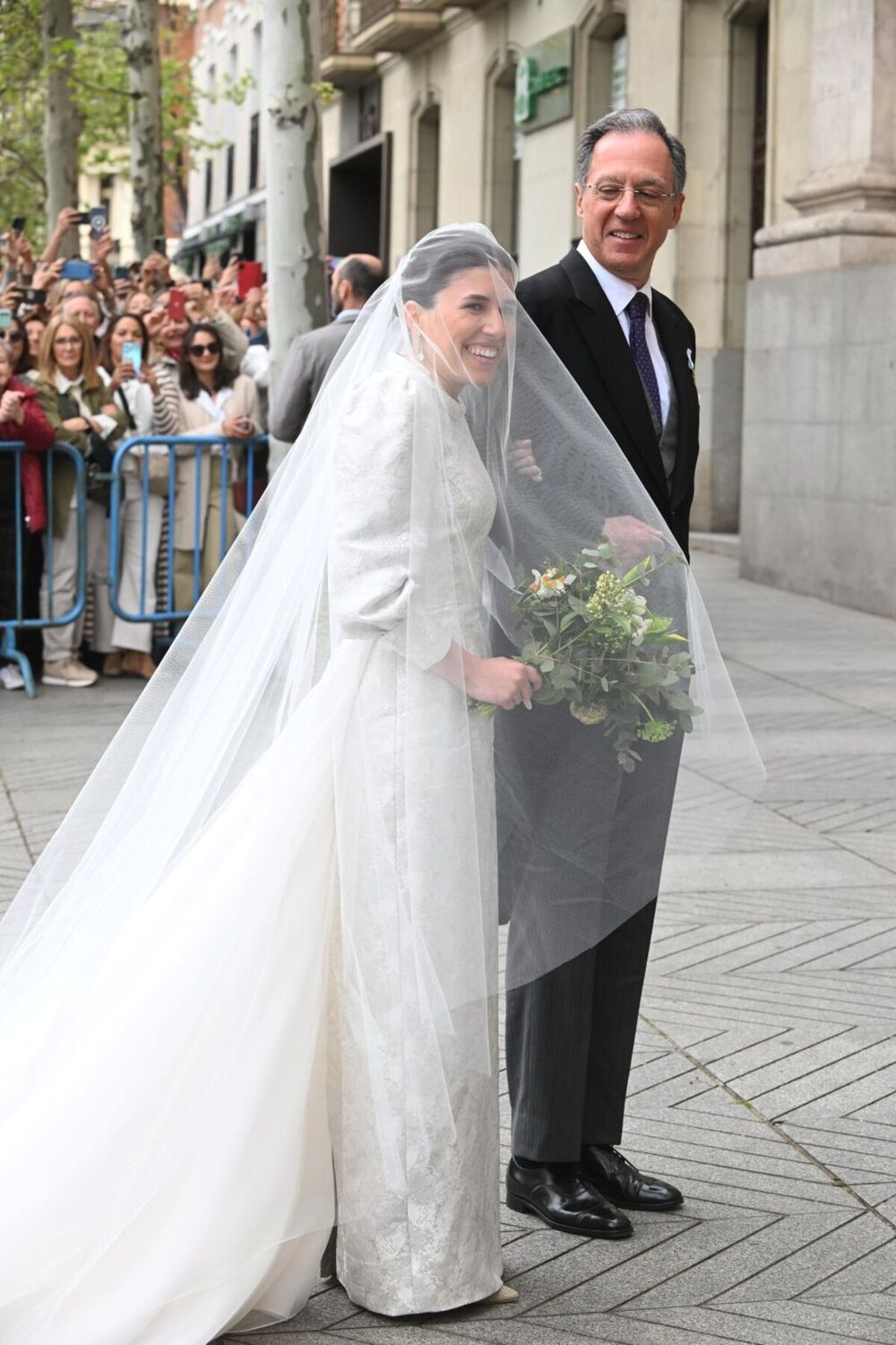 Almeida da el 'sí, quiero' a Teresa Urquijo