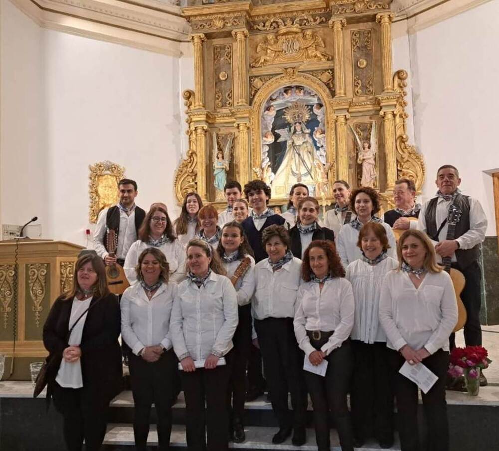 Corral canta los Mayos a la Virgen de la Paz
