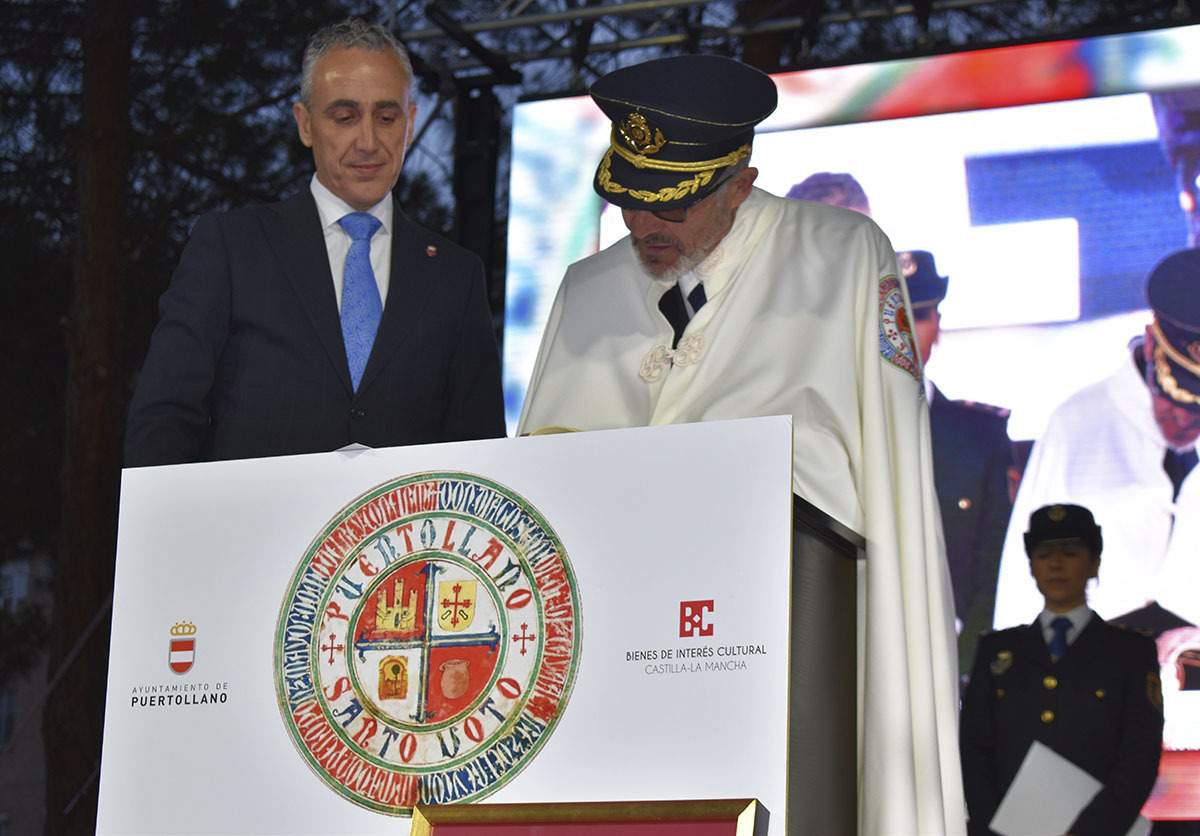 sANTO vOTO, ENCENDIDO DE LAS OLLAS Y NOMBRAMIENTO A LA POLICÍA NACIONAL COMO EMBAJADORA DEL SANTO VOTO DE PUERTOLLANO  / AYTO PUERTOLLANO