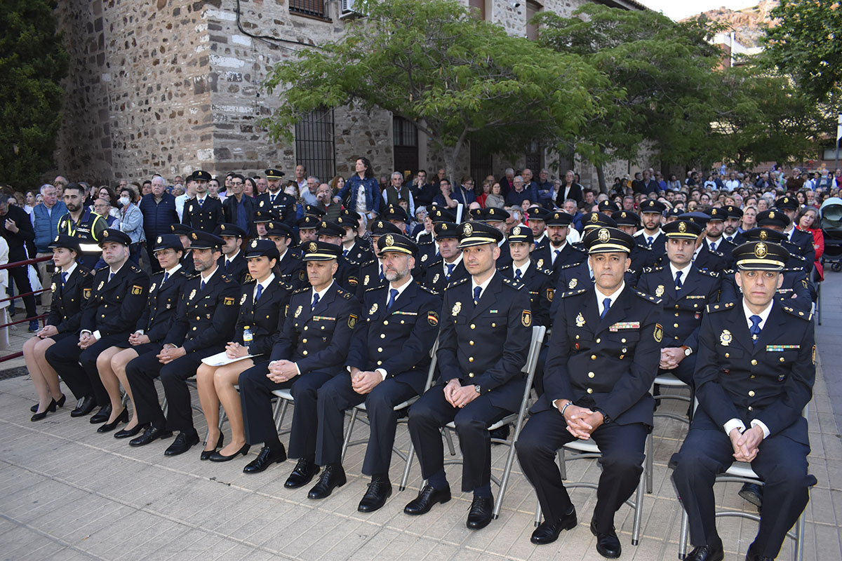 sANTO vOTO, ENCENDIDO DE LAS OLLAS Y NOMBRAMIENTO A LA POLICÍA NACIONAL COMO EMBAJADORA DEL SANTO VOTO DE PUERTOLLANO  / AYTO PUERTOLLANO