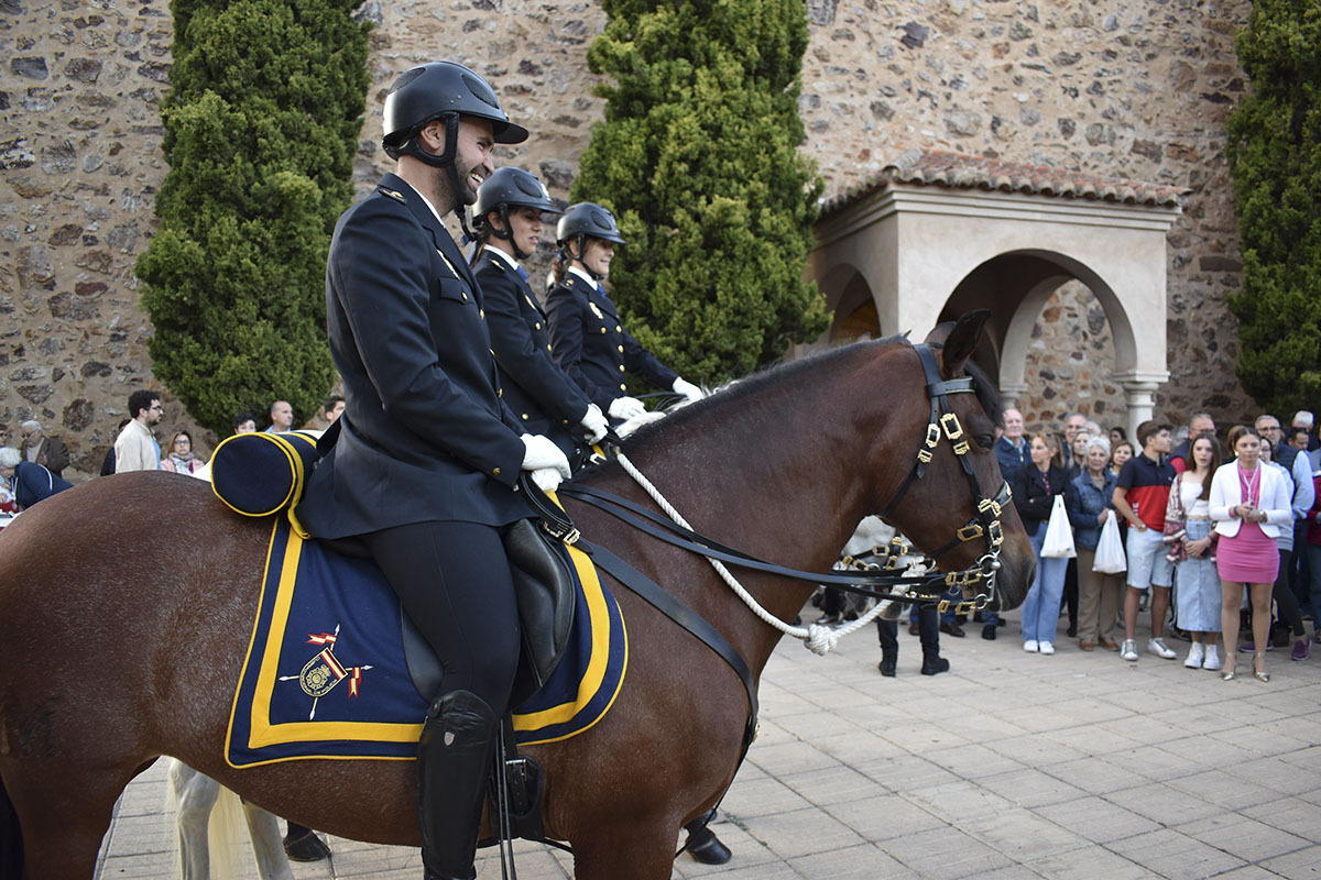 sANTO vOTO, ENCENDIDO DE LAS OLLAS Y NOMBRAMIENTO A LA POLICÍA NACIONAL COMO EMBAJADORA DEL SANTO VOTO DE PUERTOLLANO  / AYTO PUERTOLLANO