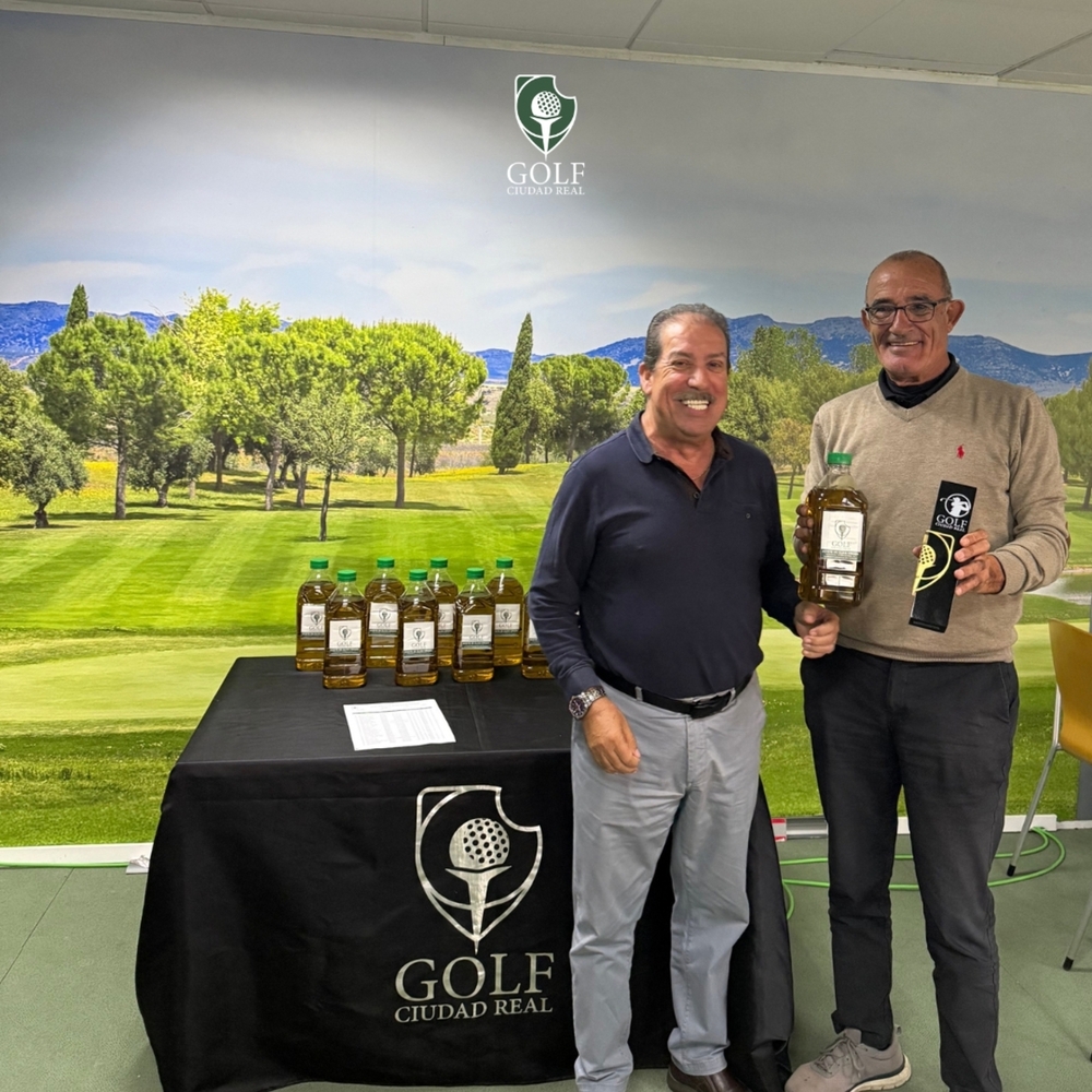 Entrega de trofeos del Torneo Benéfico.