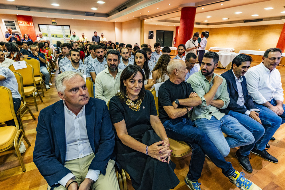 Francisco Cañizares, alcalde de Ciudad Real, y otros representantes institucionales, en el acto de presentación.