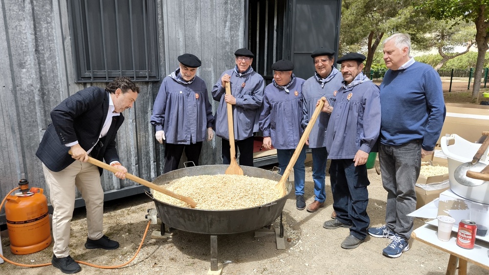 El barrio del Larache celebra su día grande con migas y gachas