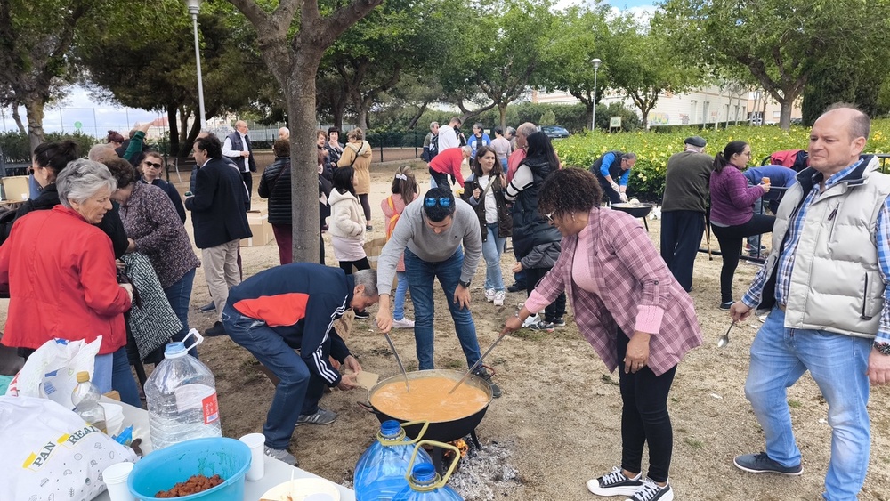 El barrio del Larache celebra su día grande con migas y gachas