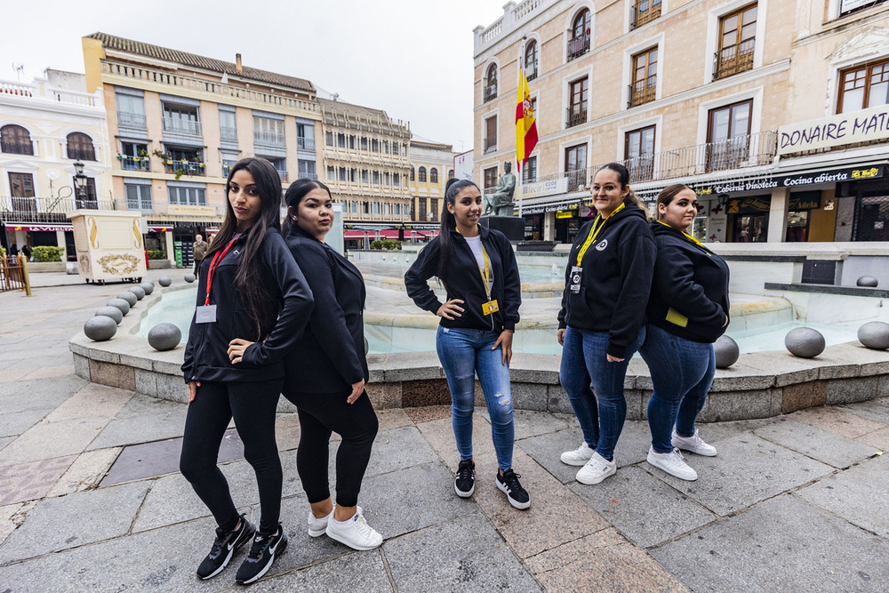 Gitanas que dan la cara al público