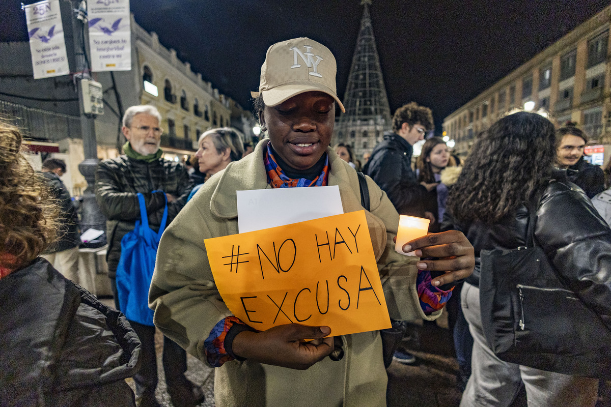 Concentración de la asamblea de Mujeres Feministas de ciudad real, en la Plaza mayor por el 25 N, violencia machista o de género  / RUEDA VILLAVERDE