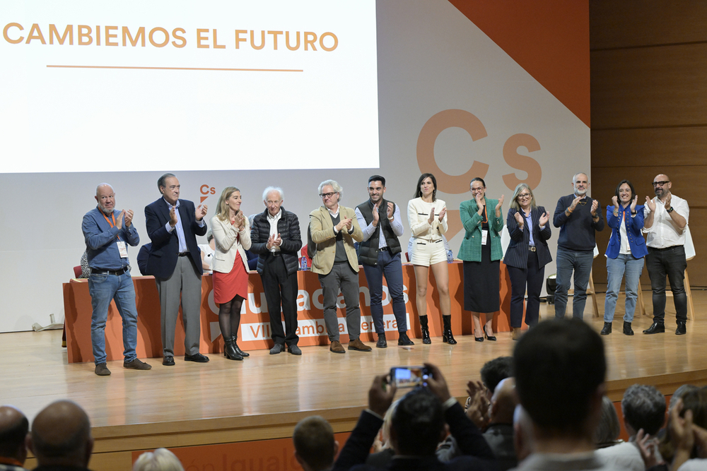 Integrantes de la formación naranja, durante la clausura.