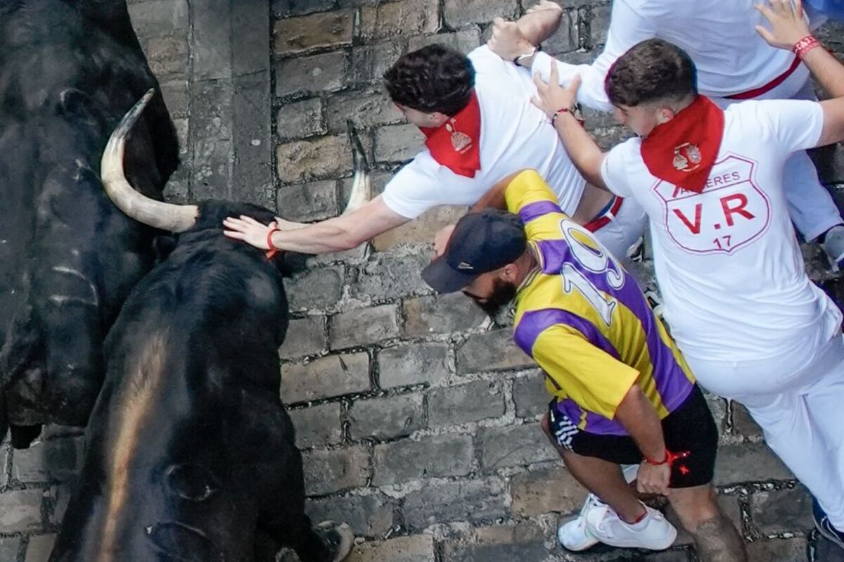 Cuarto encierro de los Sanfermines  / AINHOA TEJERINA