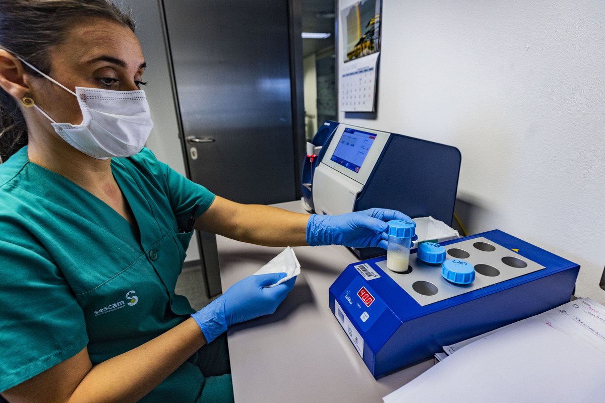 Banco de Leche del hospital General de Ciudad Real, zona de niños prematuros del hospital de ciudad real,  Cristina Sánchez enfermera del banco de leche y Jose Miguel Pacheco director del banco de leche  / RUEDA VILLAVERDE