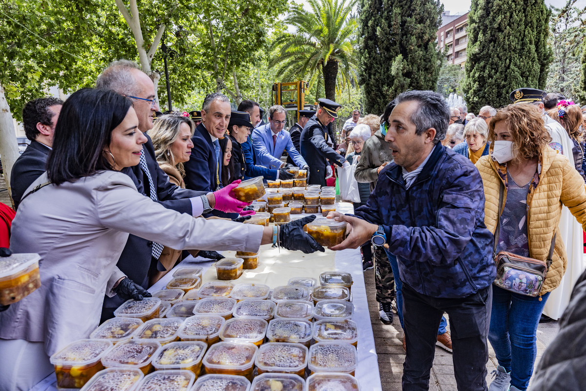 REPARTO DE LA COMIDA DEL SANTO VOTO DE PUERTOLLANO, SANTO VOTO, REPARTO DE LA COMIDA  / RUEDA VILLAVERDE