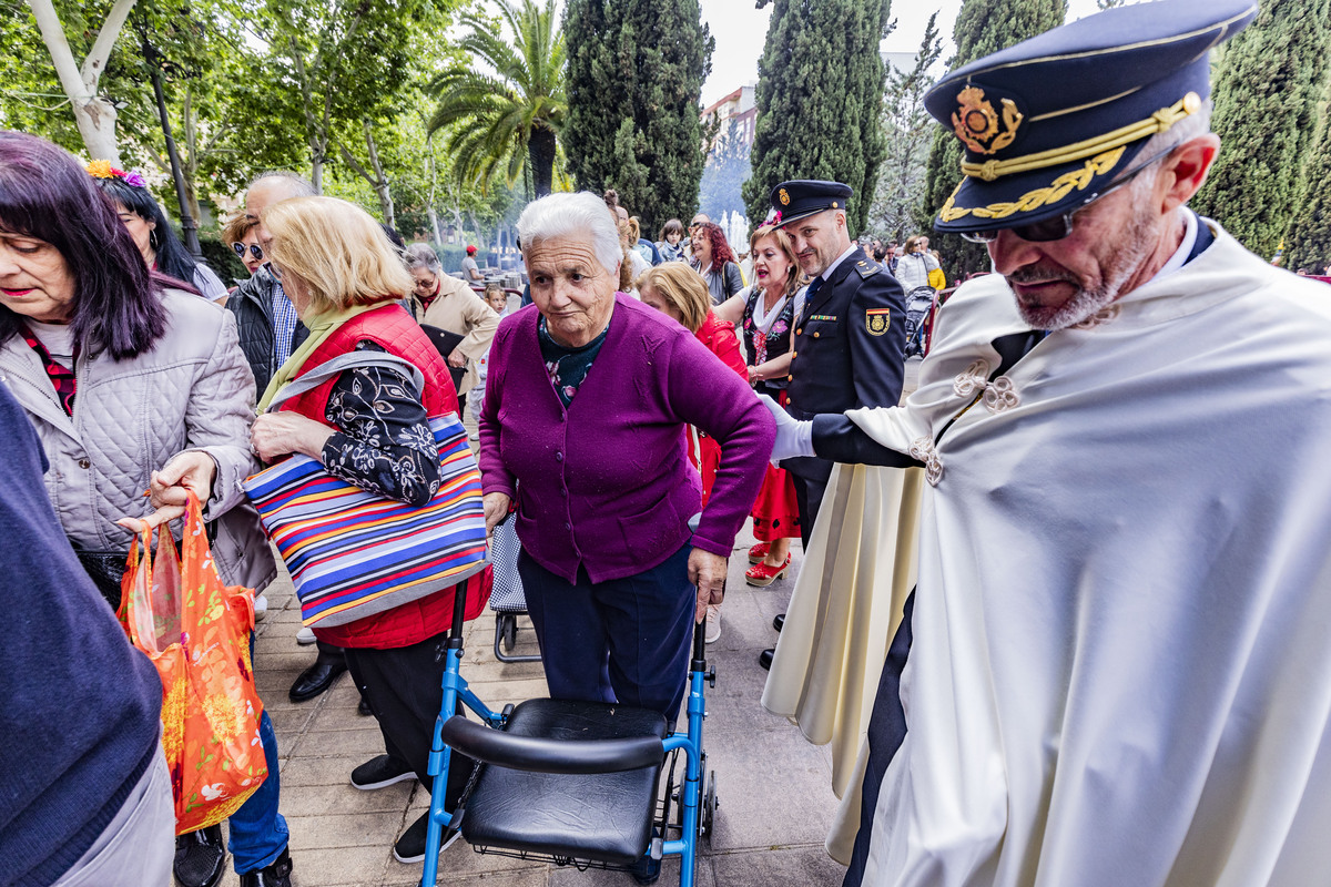 REPARTO DE LA COMIDA DEL SANTO VOTO DE PUERTOLLANO, SANTO VOTO, REPARTO DE LA COMIDA  / RUEDA VILLAVERDE