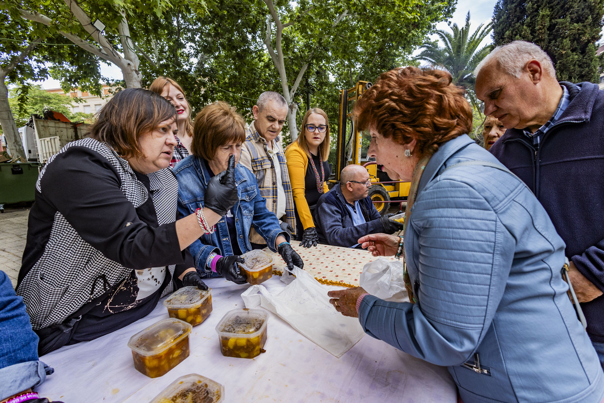 REPARTO DE LA COMIDA DEL SANTO VOTO DE PUERTOLLANO, SANTO VOTO, REPARTO DE LA COMIDA  / RUEDA VILLAVERDE