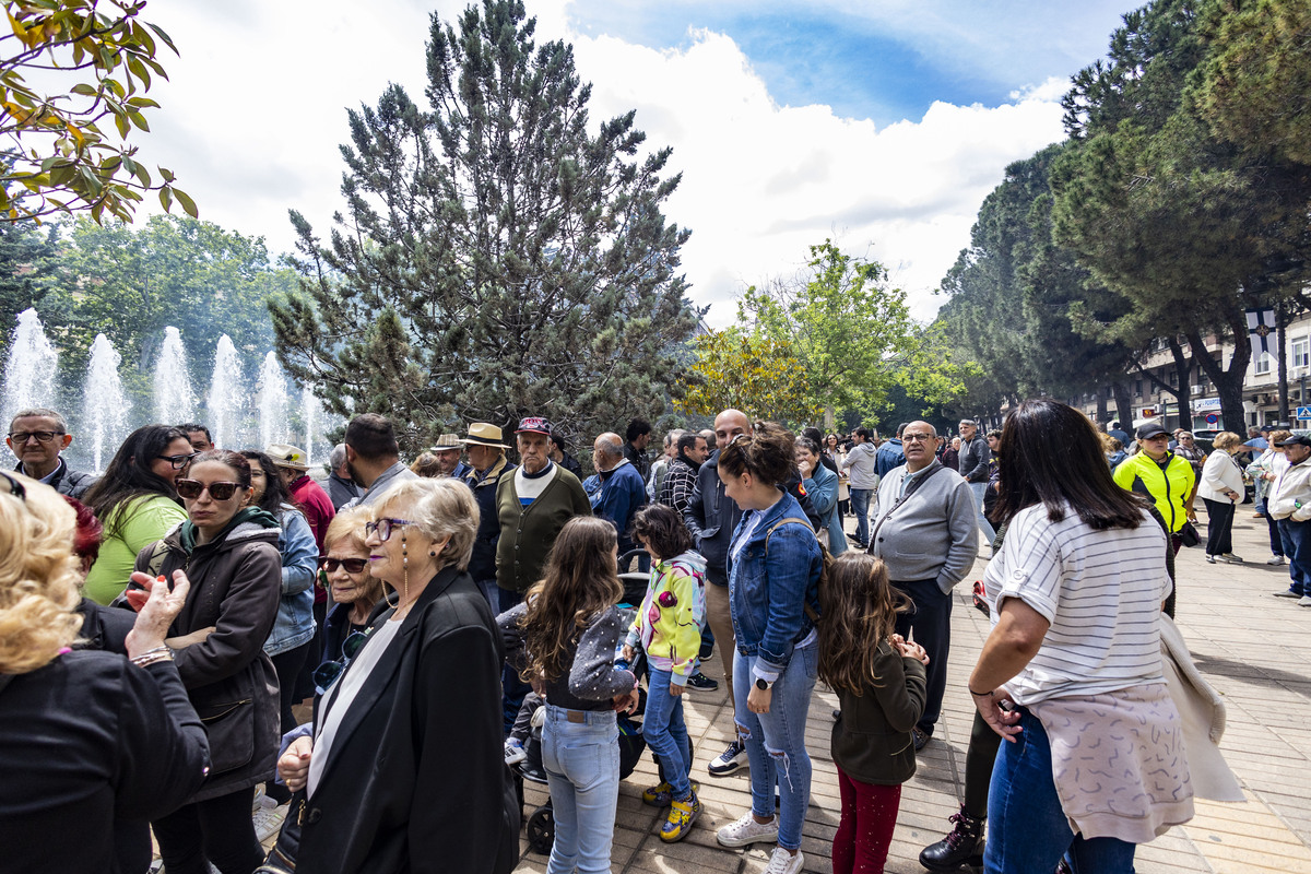 REPARTO DE LA COMIDA DEL SANTO VOTO DE PUERTOLLANO, SANTO VOTO, REPARTO DE LA COMIDA  / RUEDA VILLAVERDE