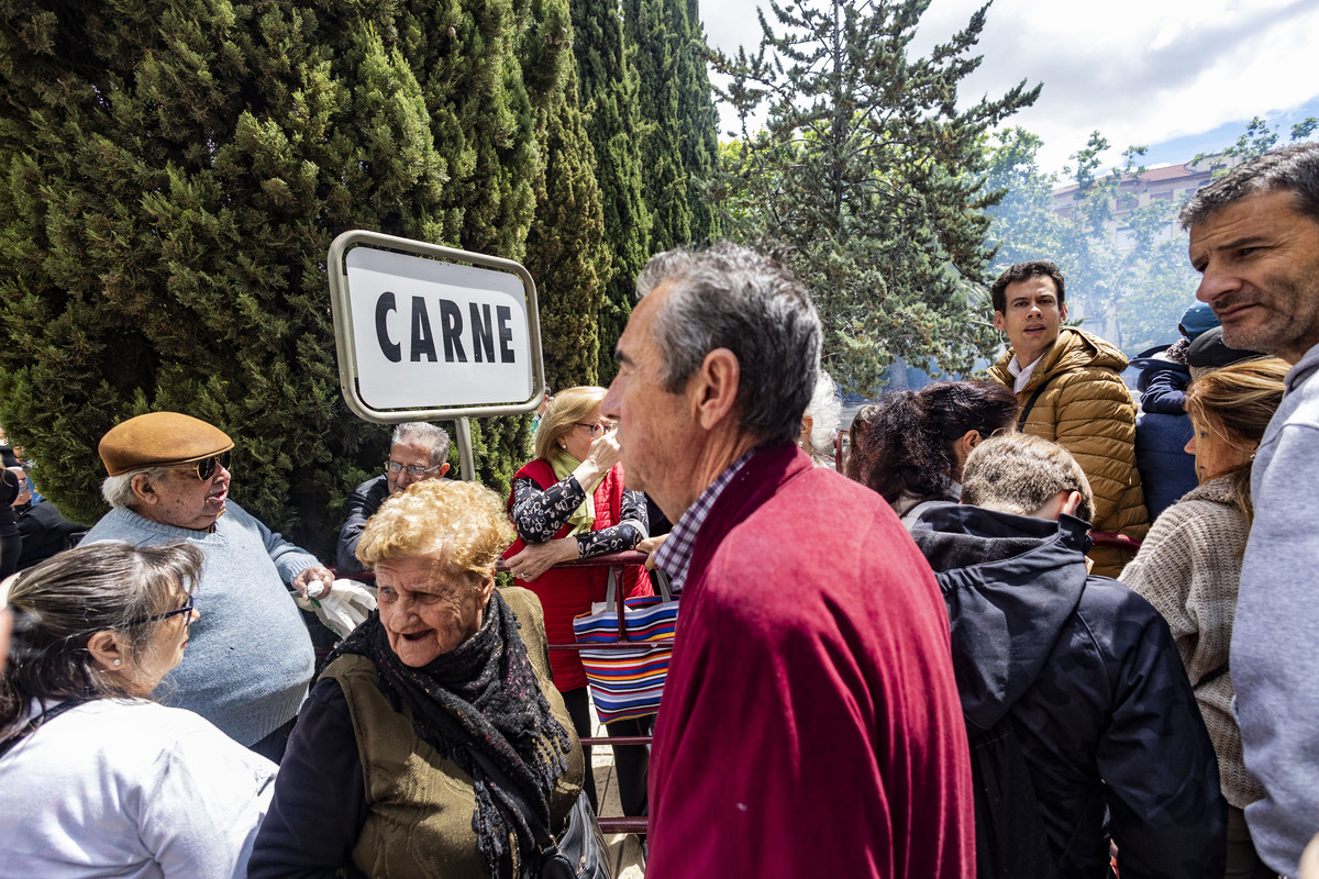 REPARTO DE LA COMIDA DEL SANTO VOTO DE PUERTOLLANO, SANTO VOTO, REPARTO DE LA COMIDA  / RUEDA VILLAVERDE