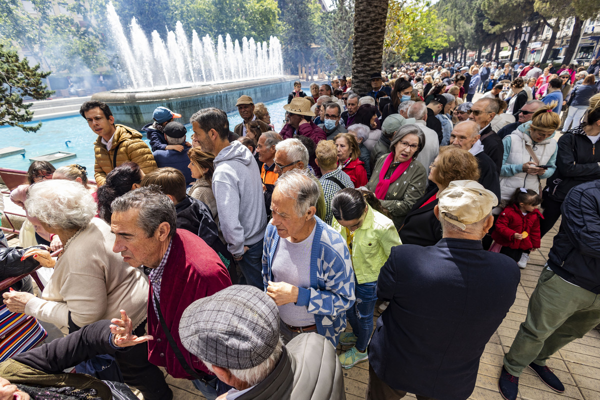 REPARTO DE LA COMIDA DEL SANTO VOTO DE PUERTOLLANO, SANTO VOTO, REPARTO DE LA COMIDA  / RUEDA VILLAVERDE